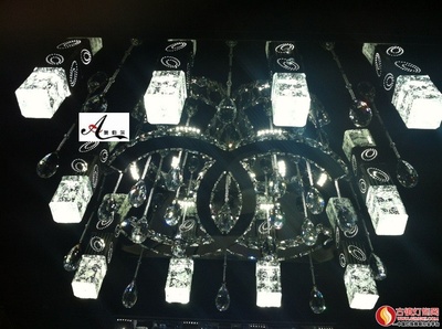 水晶柱現代燈產品信息 - 古鎮(zhèn)燈飾網